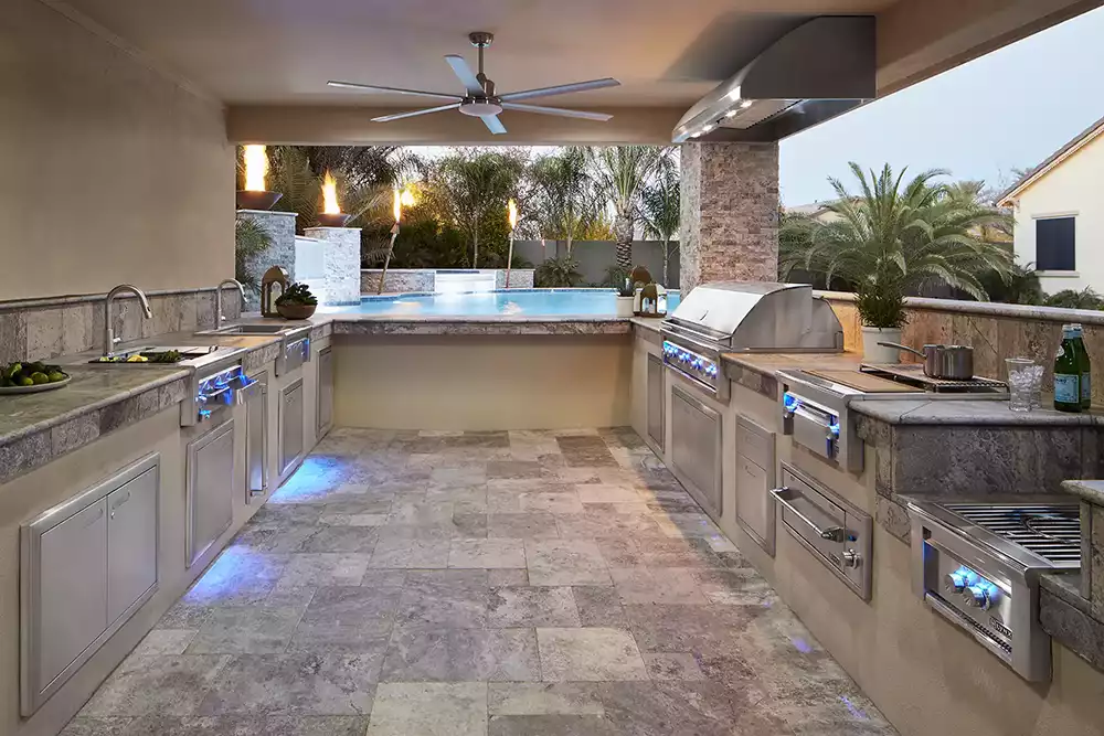 lynx outdoor kitchen lifestyle 3