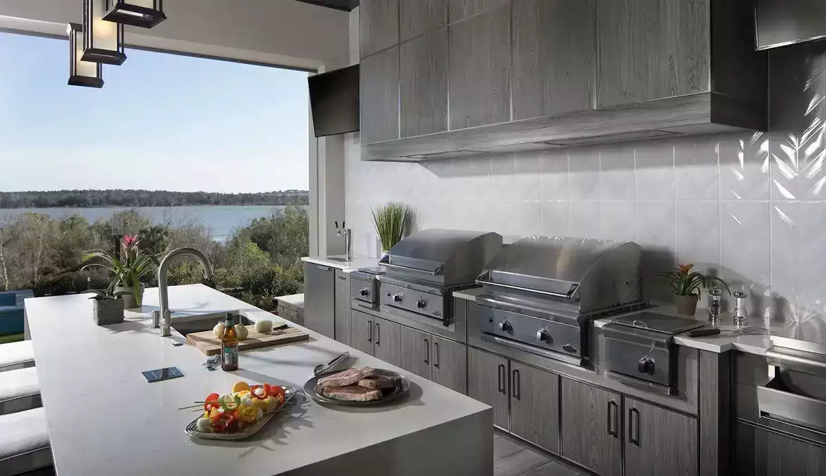 riverside-outdoor-kitchen-with-long-grill-run-and-prep-island