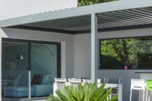 pergola for patio with dining furniture - patio shade ideas
