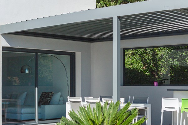 pergola for patio with dining furniture - patio shade ideas